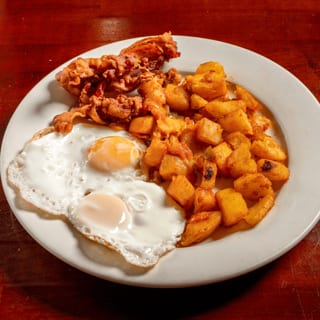 Dos Huevos Cualquier Estilo Servido Con Jamón O Chorizo Espanol O Tocino