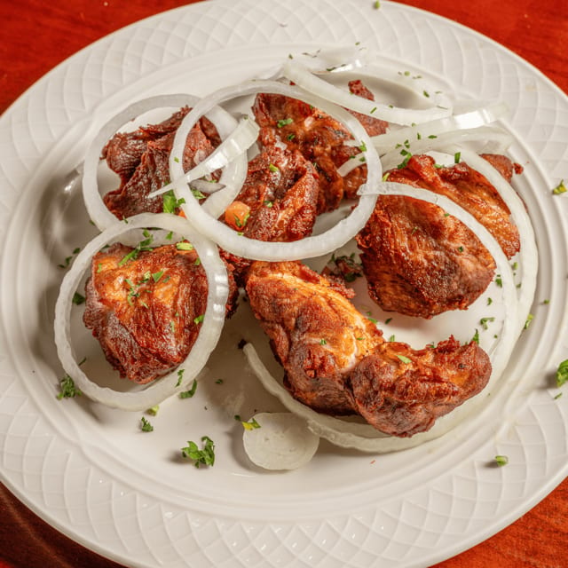 Masas De Cerdo Frita (Fried Chunks of Pork).