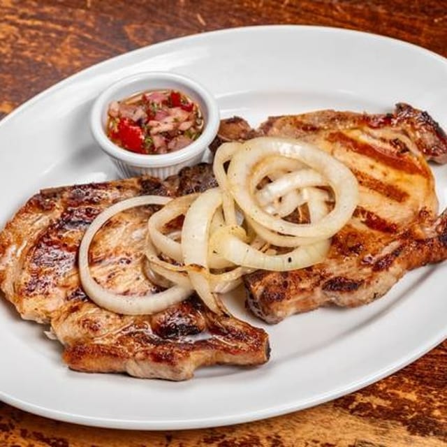 Chuletas a La Parrilla (Grilled Pork Chops).