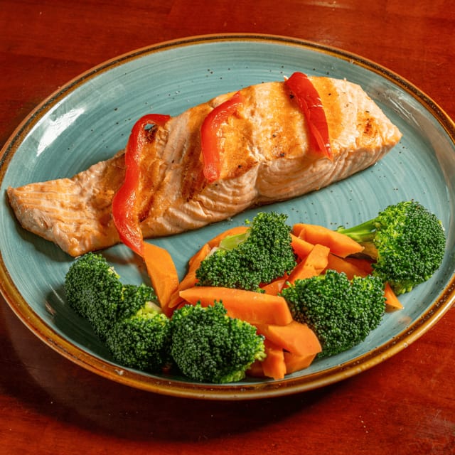 Filete De Salmon Al Horno (Broiled Salmon Fillet).