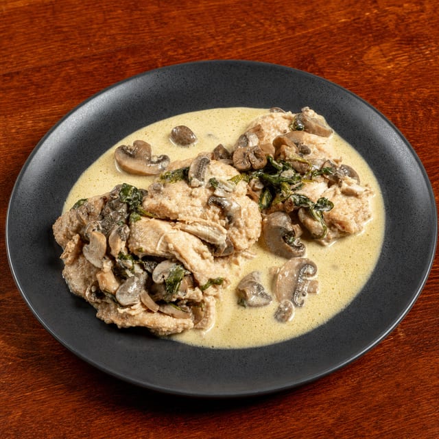 Filete De Pollo Con Crema De Champiñon.
