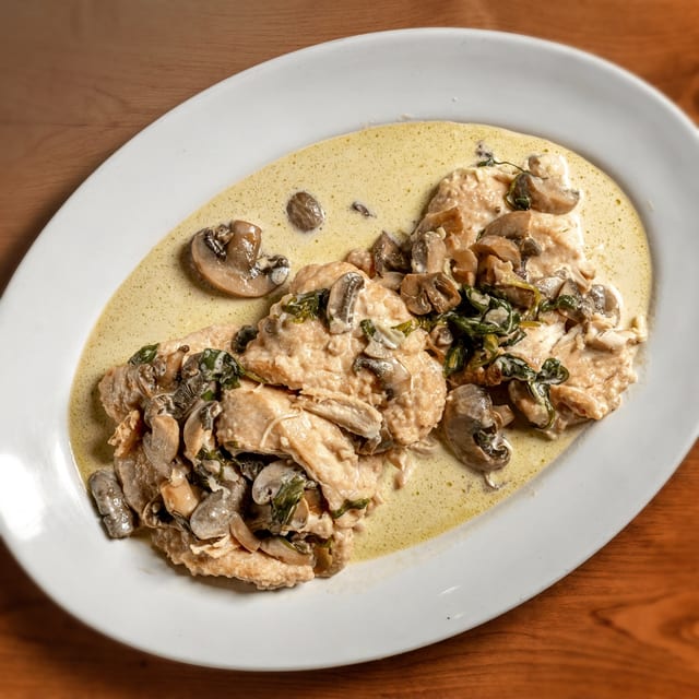 Filete De Pollo Con Crema De Champiñon.