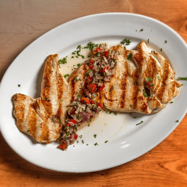 Filete De Pollo a La Plancha Con Cebolla.