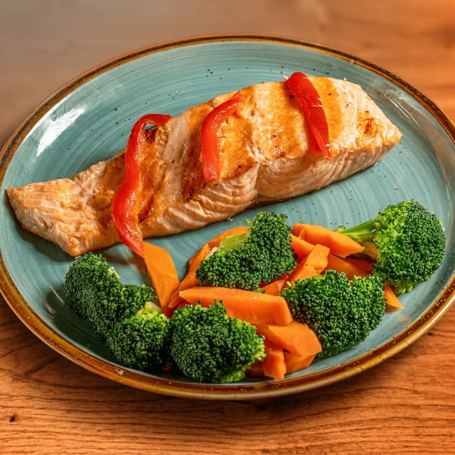 Filete De Salmon Al Horno (Broiled Salmon Fillet).