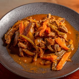 Ropa Vieja en Salsa (Shredded Beef in Sauce)